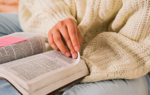 Pray-and-read_3.png